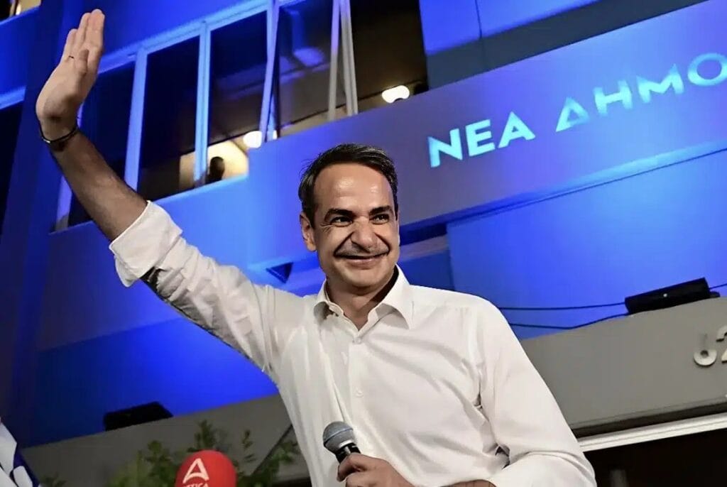 Δημοσκόπηση Real Polls: Γιατί η Νέα Δημοκρατία φτάνει το 32%;