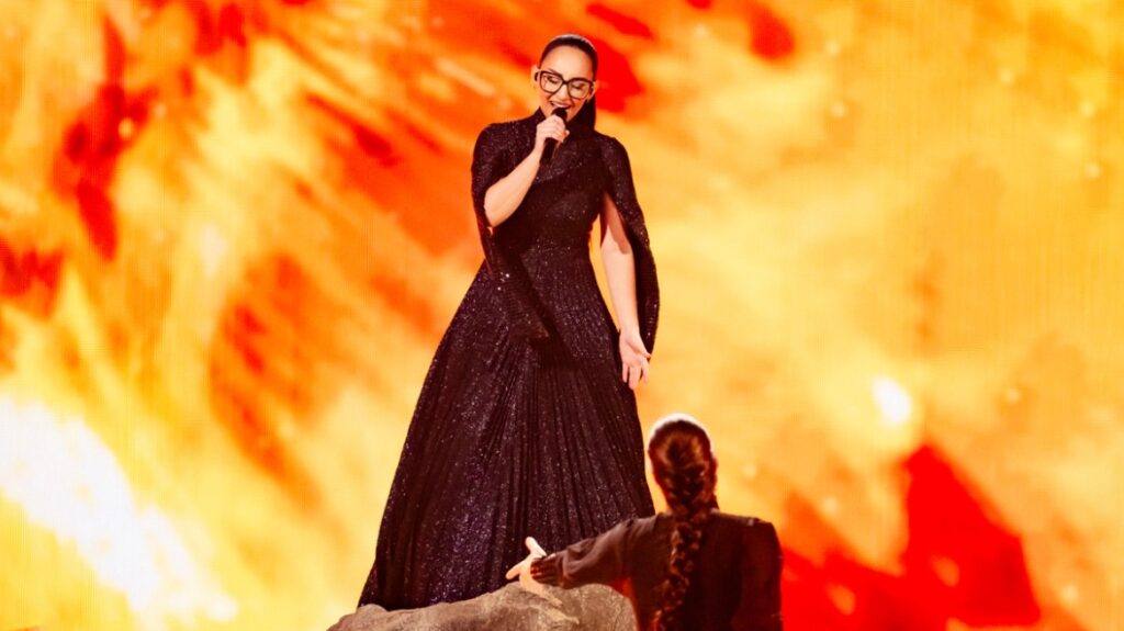«Κλαυδία και Eurovision: Το Απίστευτο Τραγούδι που Σάρωσε τα Πάντα!»